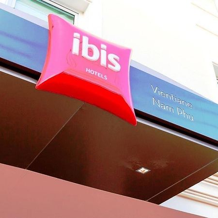 Ibis Vientiane Nam Phu Hotel Exterior photo