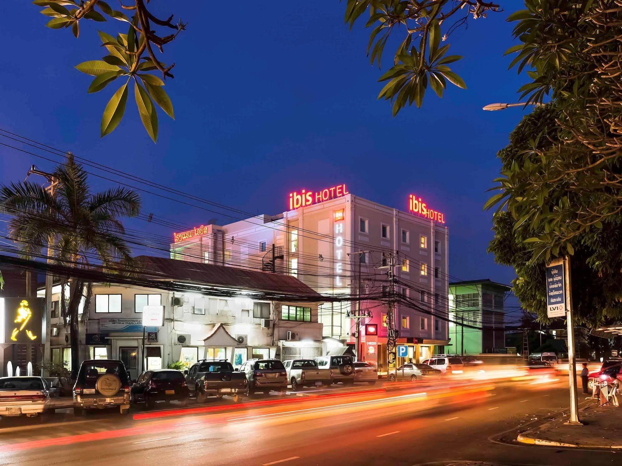 Ibis Vientiane Nam Phu Hotel Exterior photo