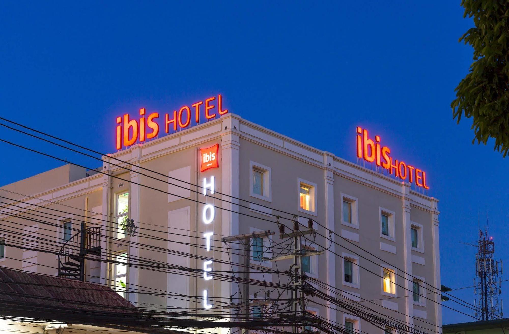 Ibis Vientiane Nam Phu Hotel Exterior photo